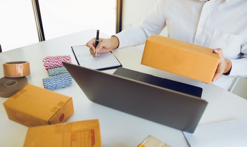 Jak zapakować książkę do wysyłki